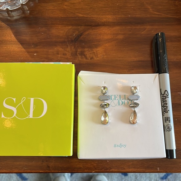 Stella & Dot Mia Earrings - Picture 4 of 5